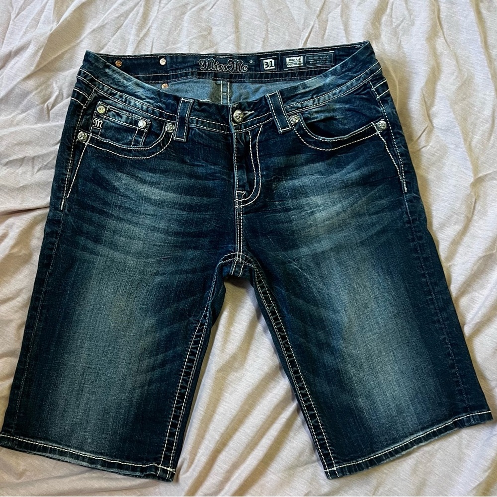 Miss Me: Mid-rise Easy Embroidered Faux Flap Pocket Bermuda Shorts - Picture 5 of 10